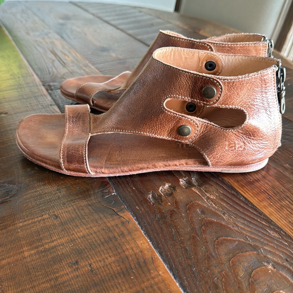 BedStu Soto Sandal. Size 7. Brown Leather.